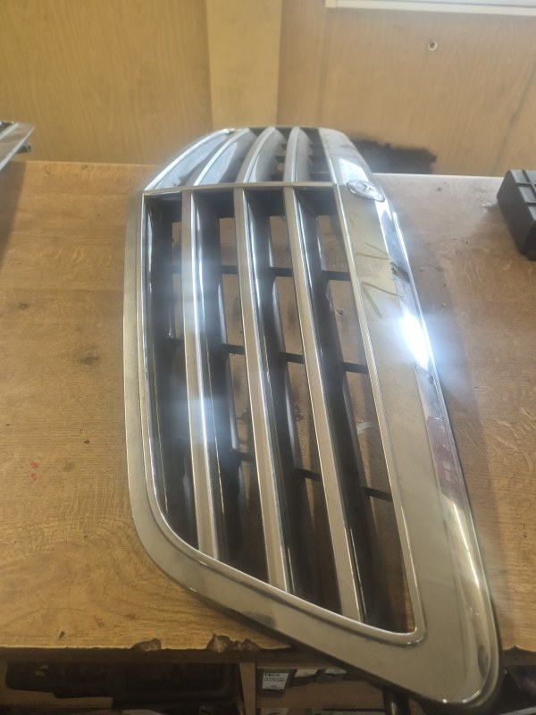 Grill Mercedes-Benz W212 2128800583